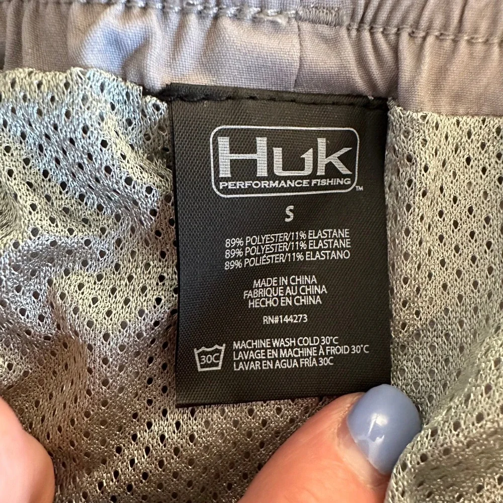NEW Huk Mens Pursuit Volley Fishing Shorts Gray 5.5 Inseam H2000132 Small